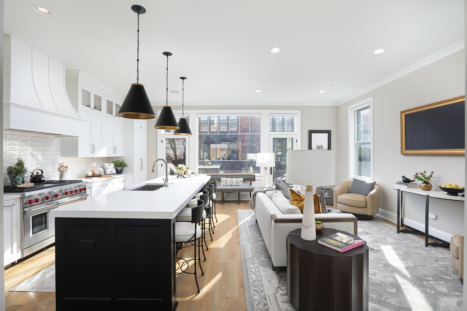 932 E Chicago Avenue, Naperville, IL 60540