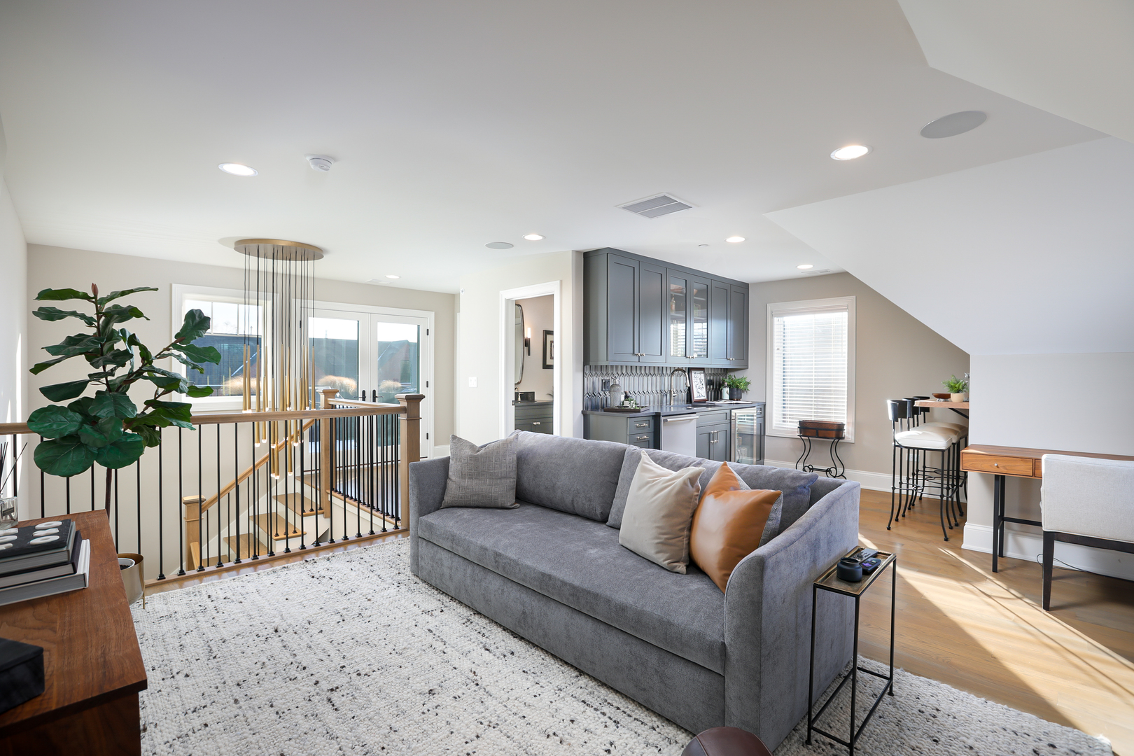 932 E Chicago Avenue, Naperville, IL 60540