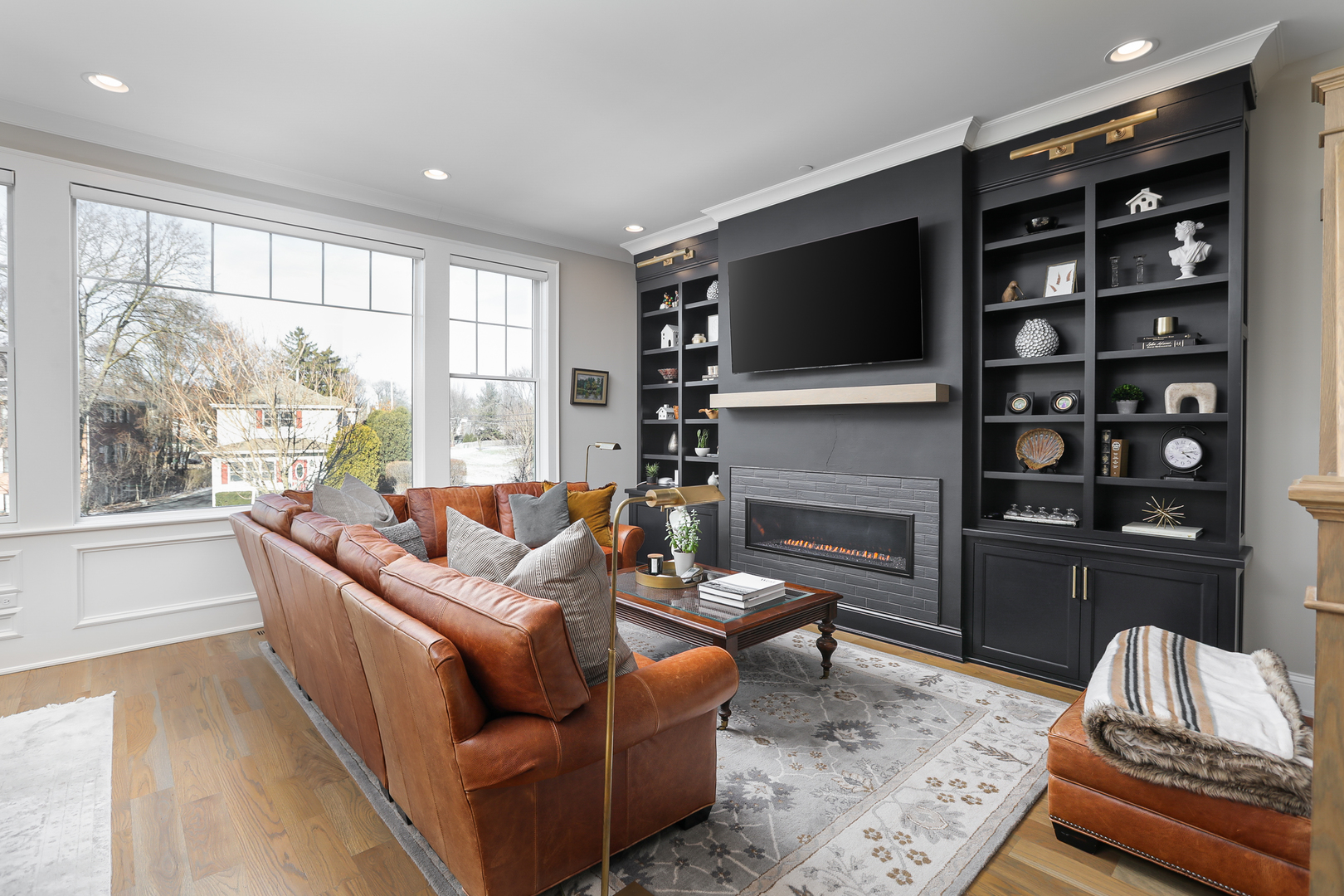 932 E Chicago Avenue, Naperville, IL 60540