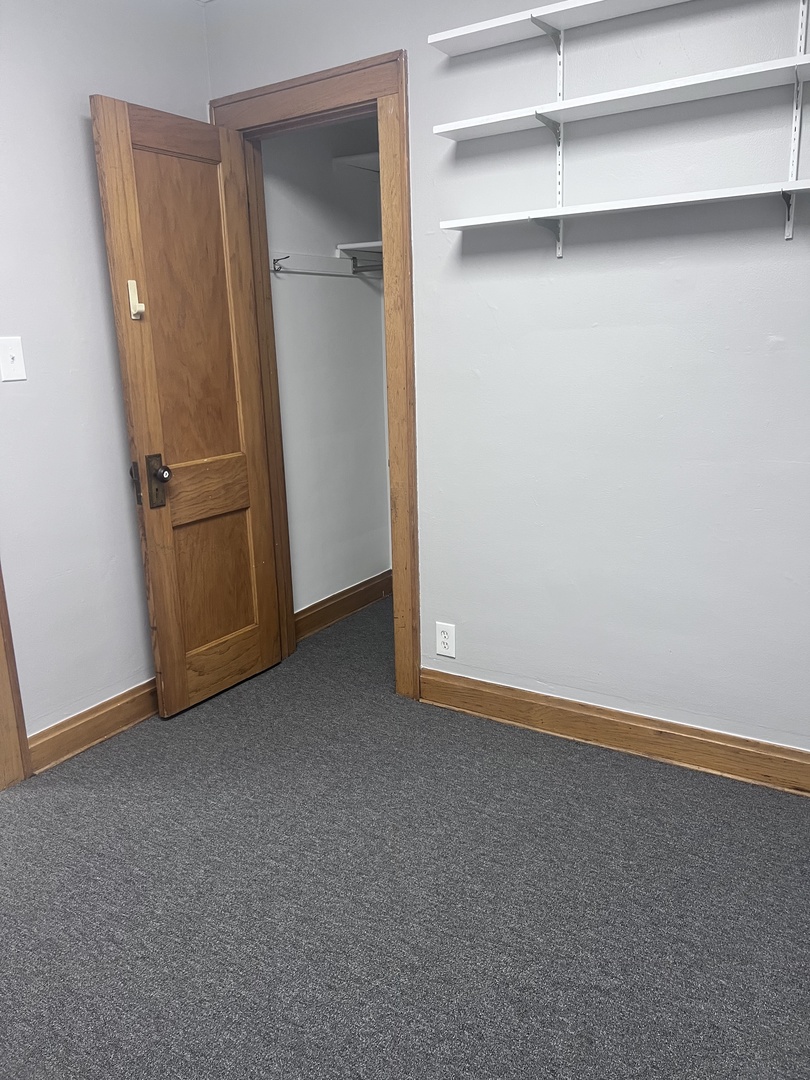 13 W Qunicy Street #2R, Westmont, IL 60559