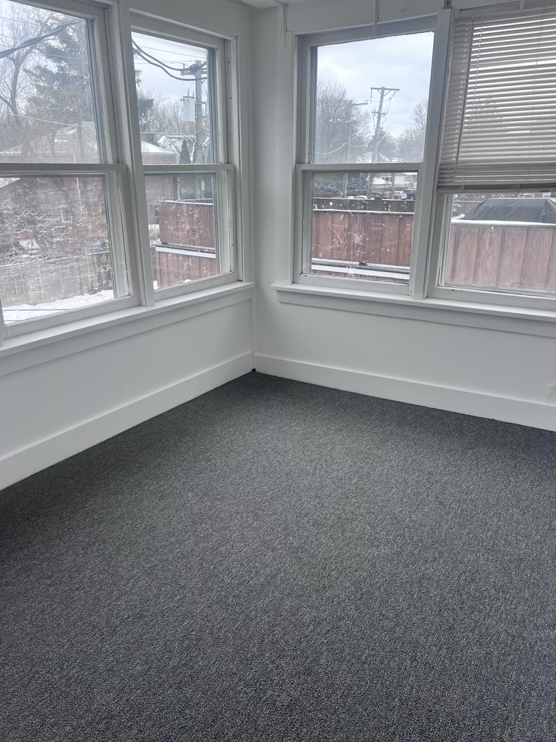 13 W Qunicy Street #2R, Westmont, IL 60559