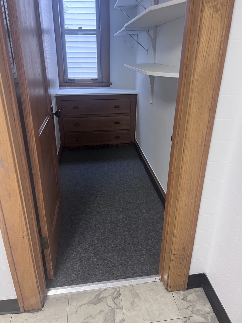 13 W Qunicy Street #2R, Westmont, IL 60559