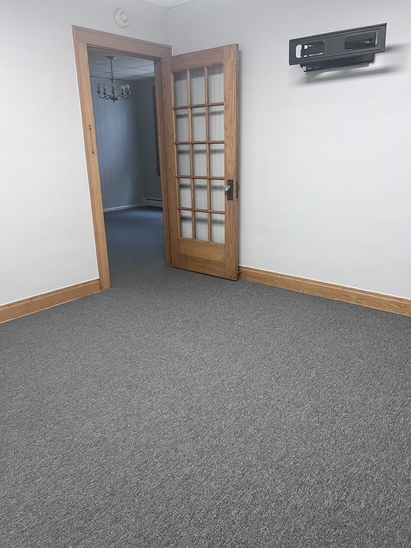 13 W Qunicy Street #2R, Westmont, IL 60559