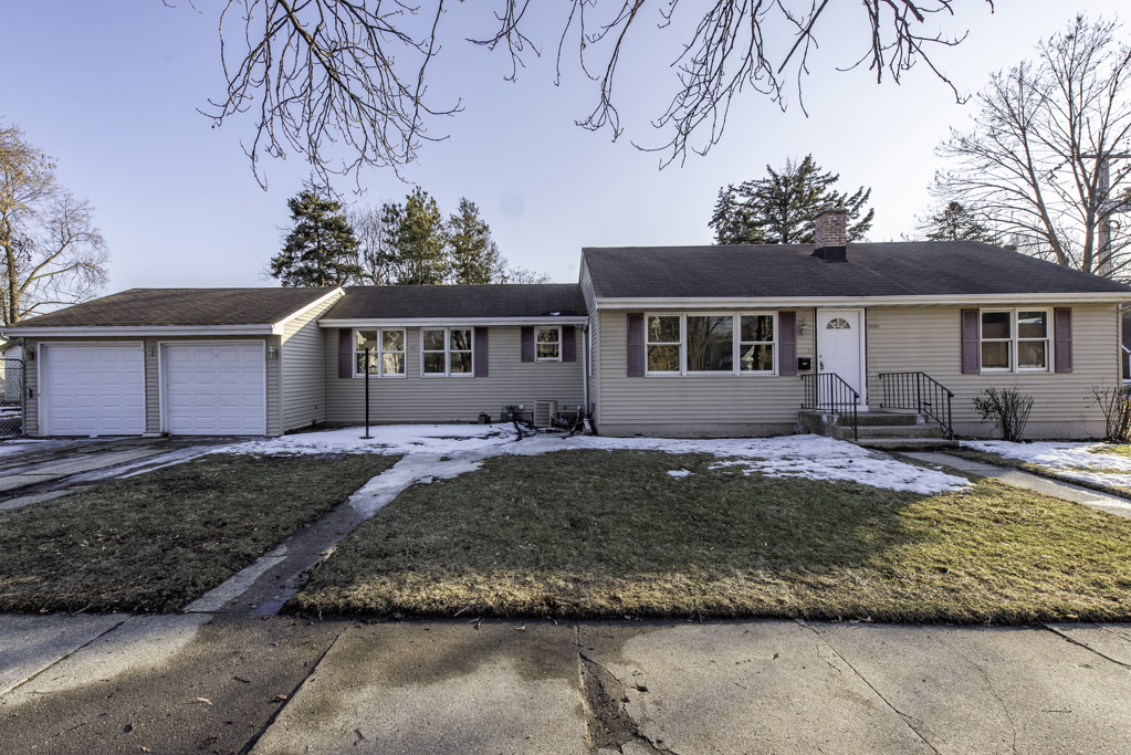 821 12th Street, North Chicago, IL 60064