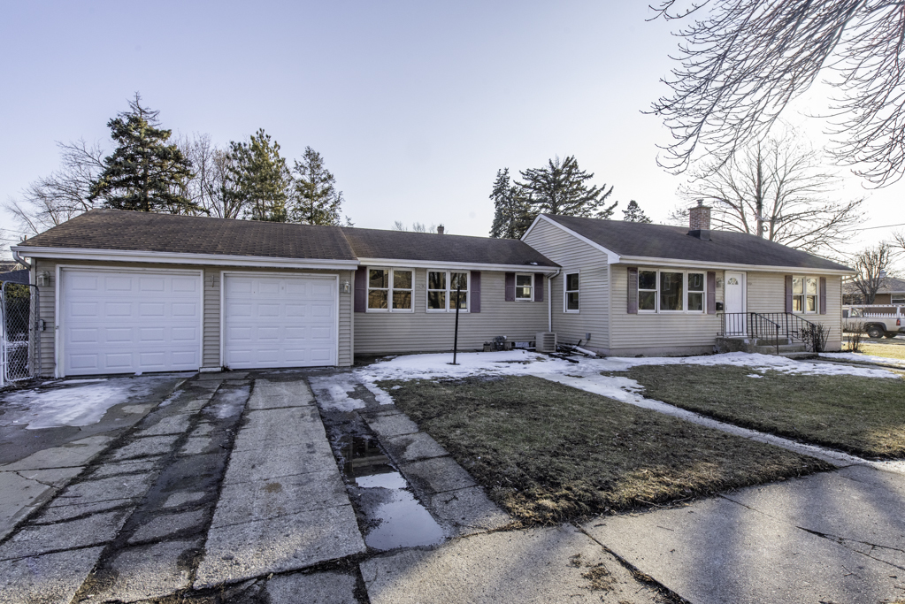 821 12th Street, North Chicago, IL 60064