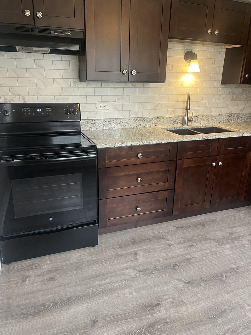 1340 N main Street #C11, Wheaton, IL 60187