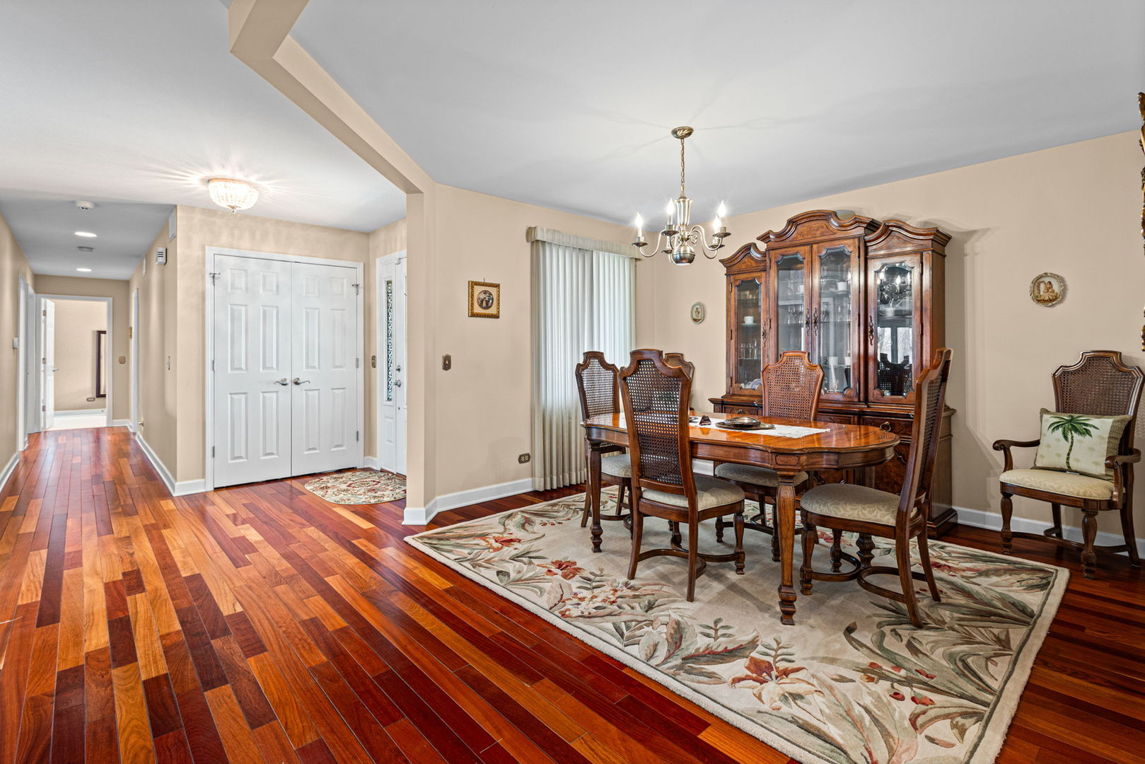 720 Mullady Parkway, Libertyville, IL 60048