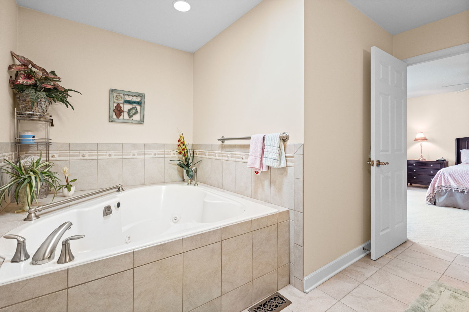 720 Mullady Parkway, Libertyville, IL 60048