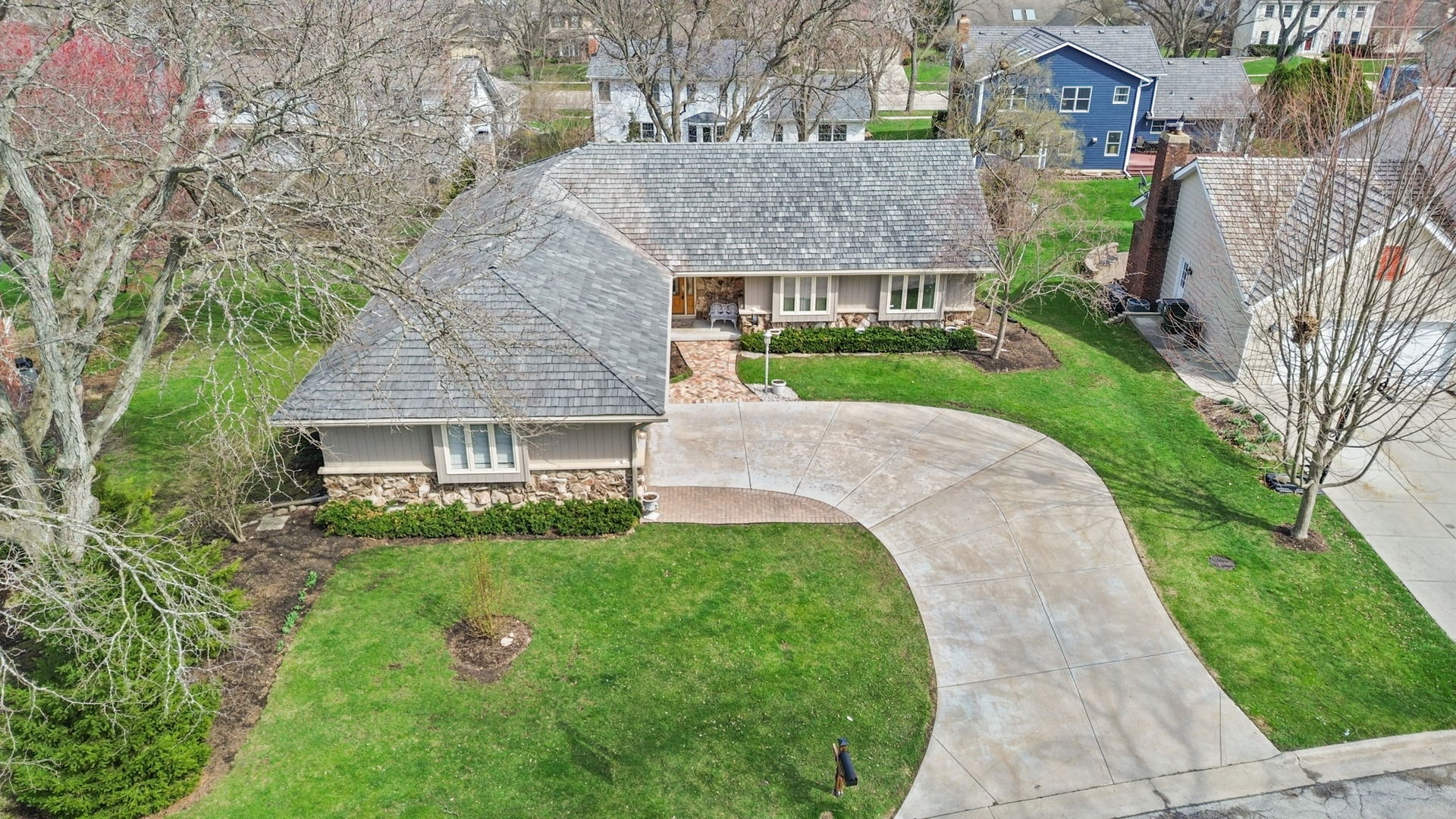 720 Mullady Parkway, Libertyville, IL 60048