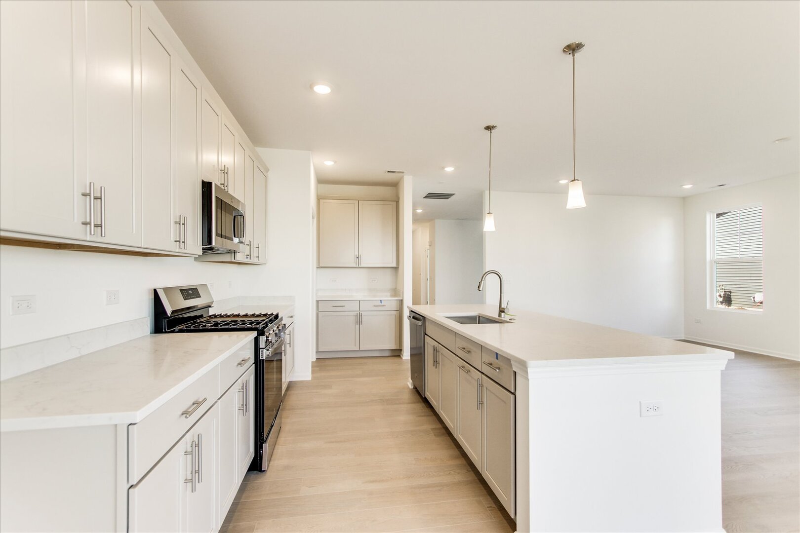 734 Alberta Avenue, Oswego, IL 60543