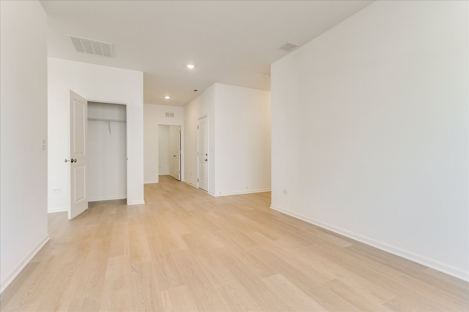 734 Alberta Avenue, Oswego, IL 60543