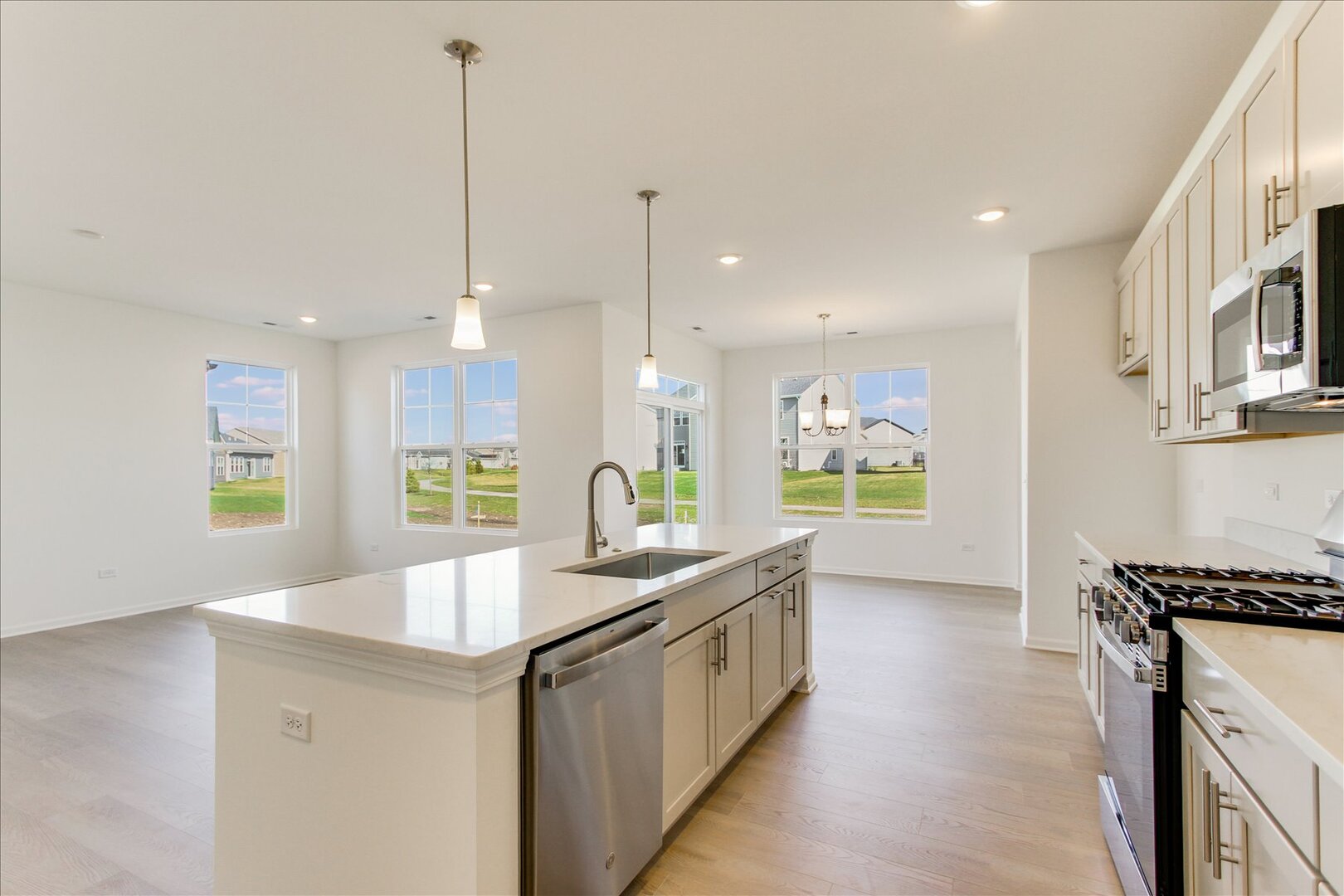 734 Alberta Avenue, Oswego, IL 60543