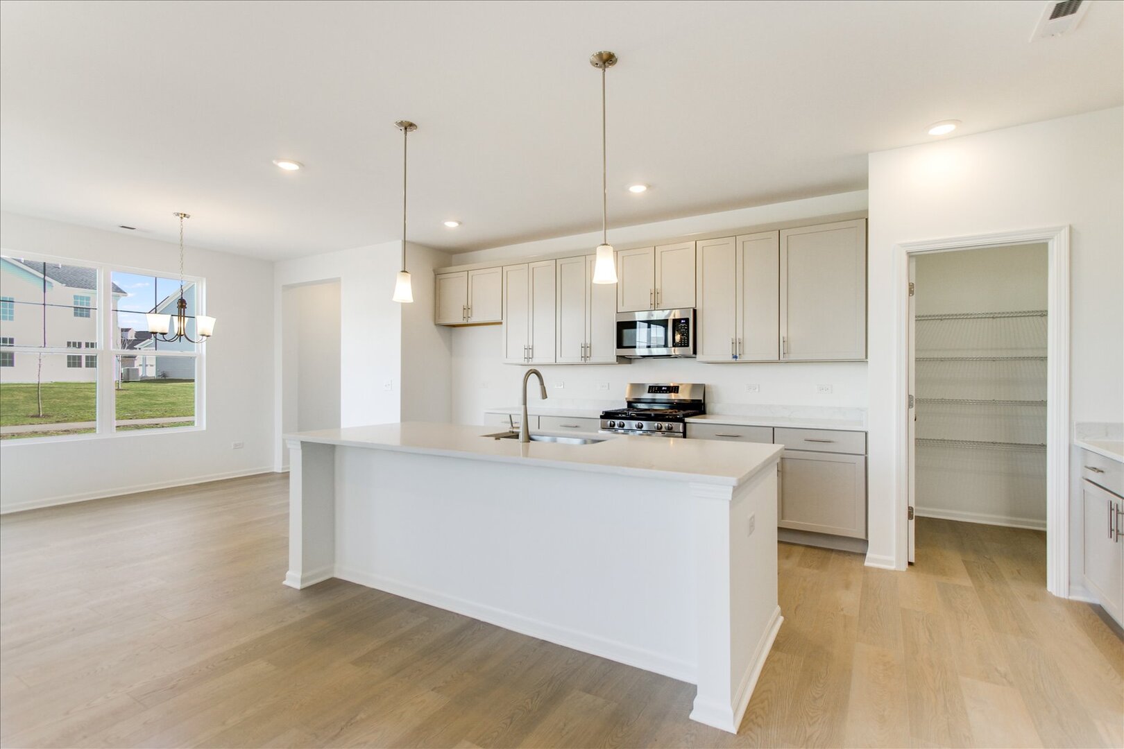 734 Alberta Avenue, Oswego, IL 60543