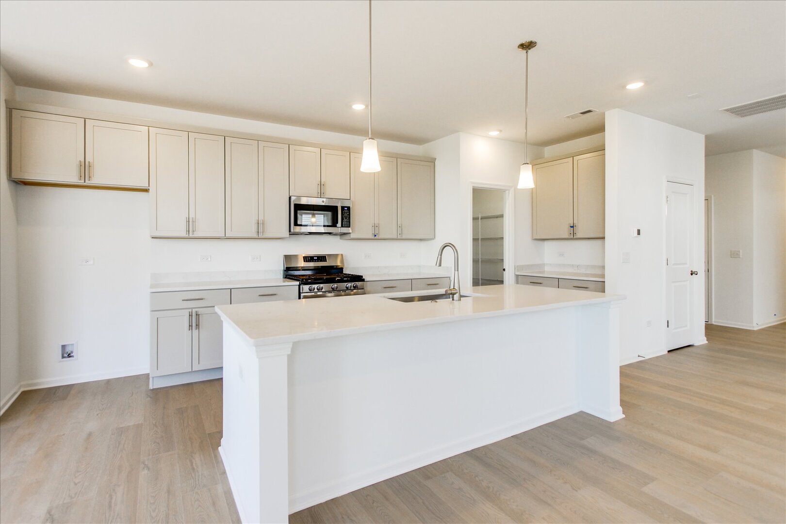 734 Alberta Avenue, Oswego, IL 60543