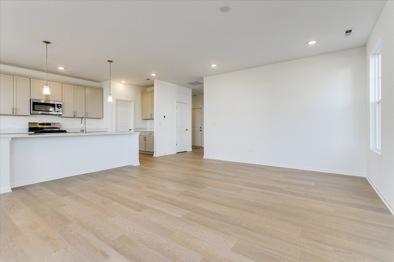 734 Alberta Avenue, Oswego, IL 60543