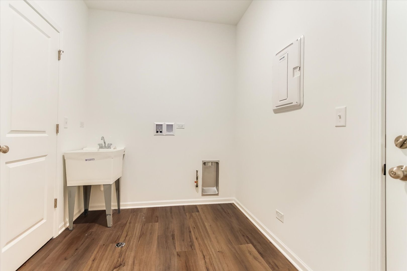 739 Alberta Avenue, Oswego, IL 60543