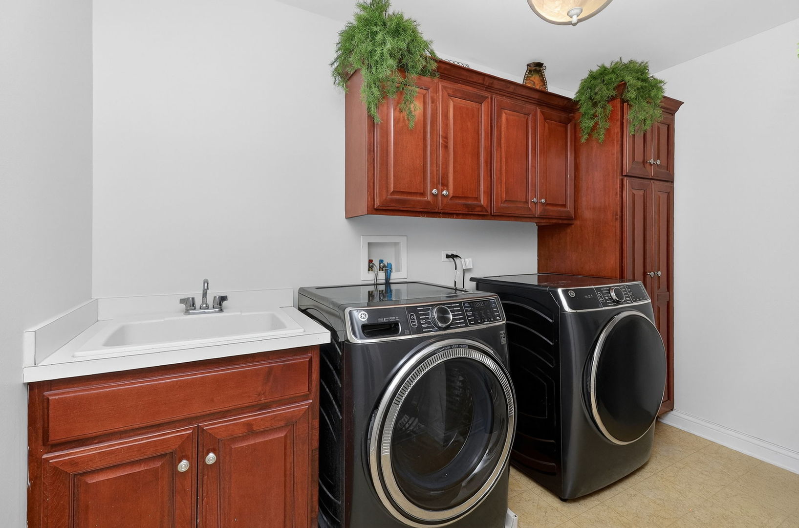 1 Crenshaw Court, Bolingbrook, IL 60490