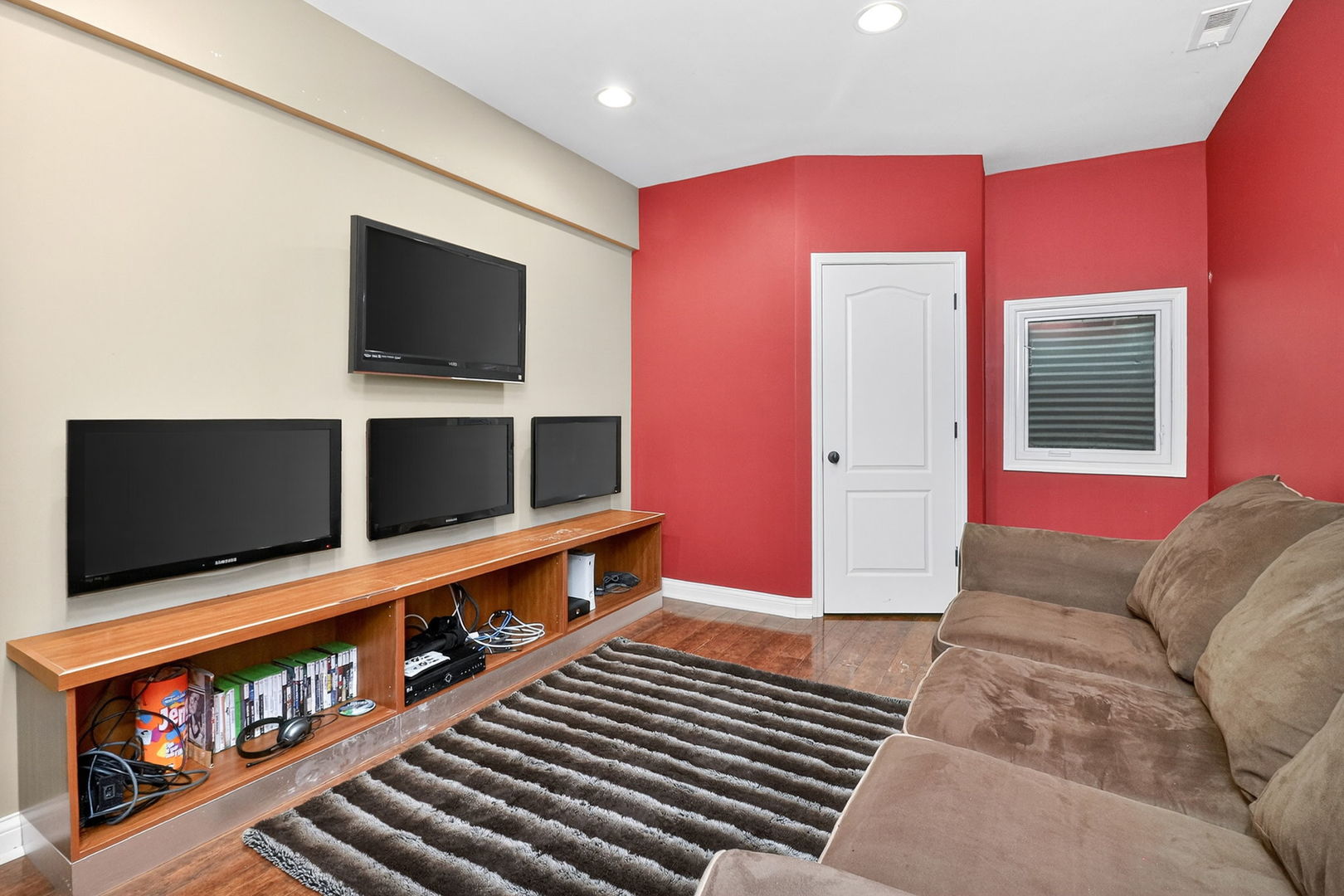 1 Crenshaw Court, Bolingbrook, IL 60490