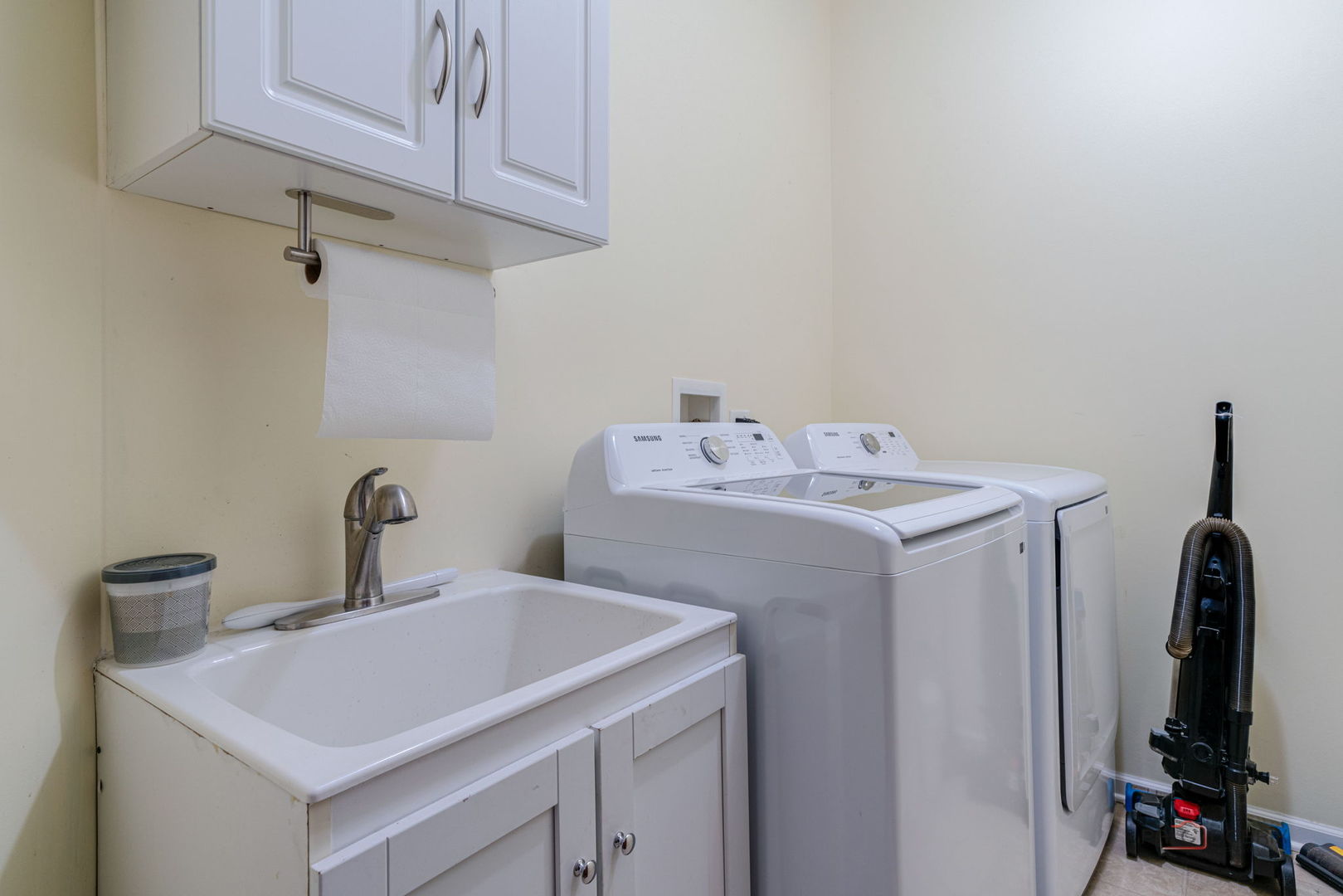 285 Regency Court Unit B Court, Wauconda, IL 60084