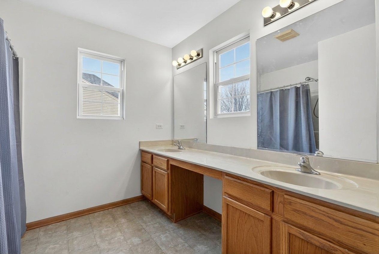 1105 Clover Drive, Minooka, IL 60447