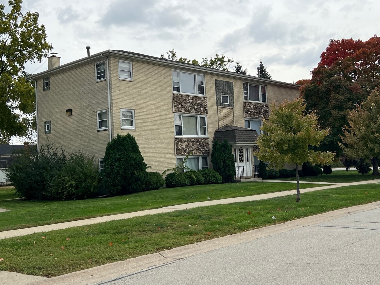 395 Elk Boulevard #1A, Des Plaines, IL 60016