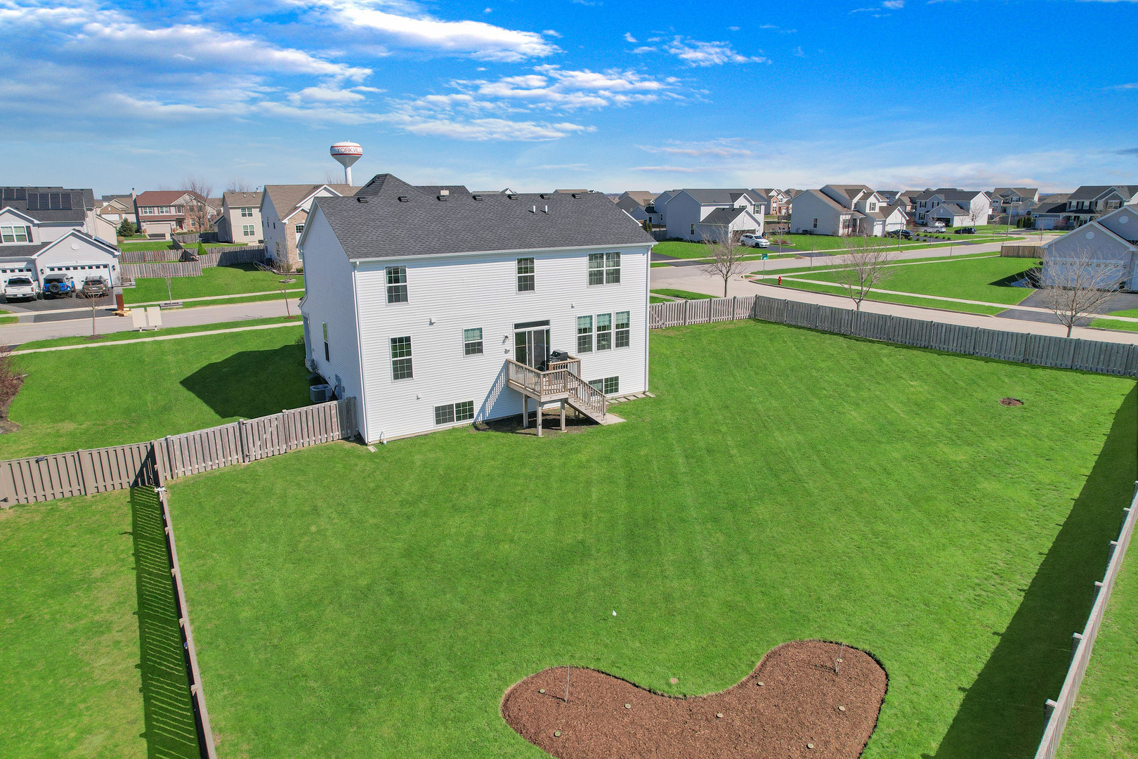 2155 Hartfield Avenue, Yorkville, IL 60560