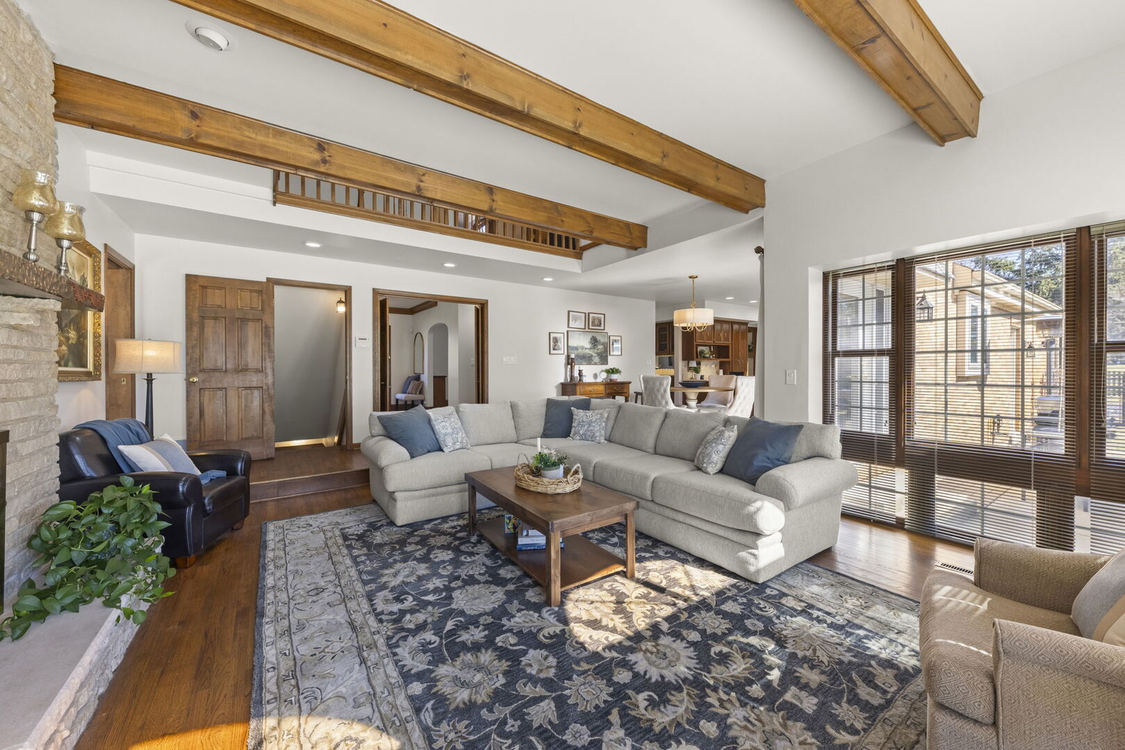 28W211 Cantigny Drive, Winfield, IL 60190