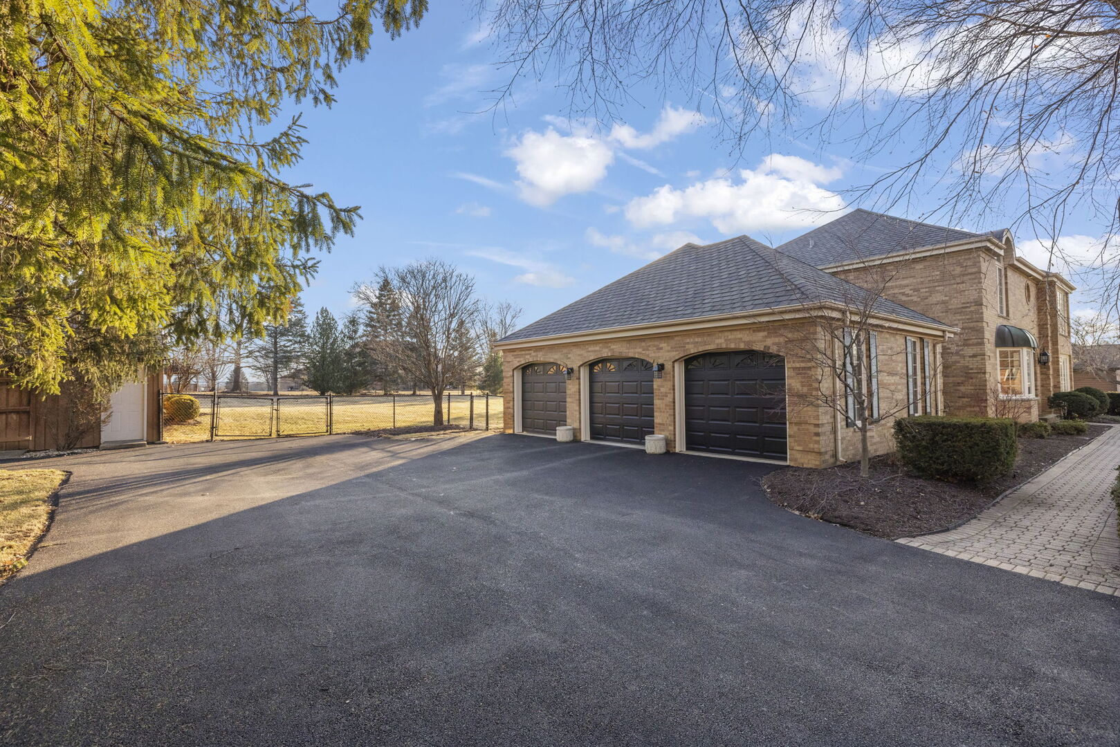 28W211 Cantigny Drive, Winfield, IL 60190