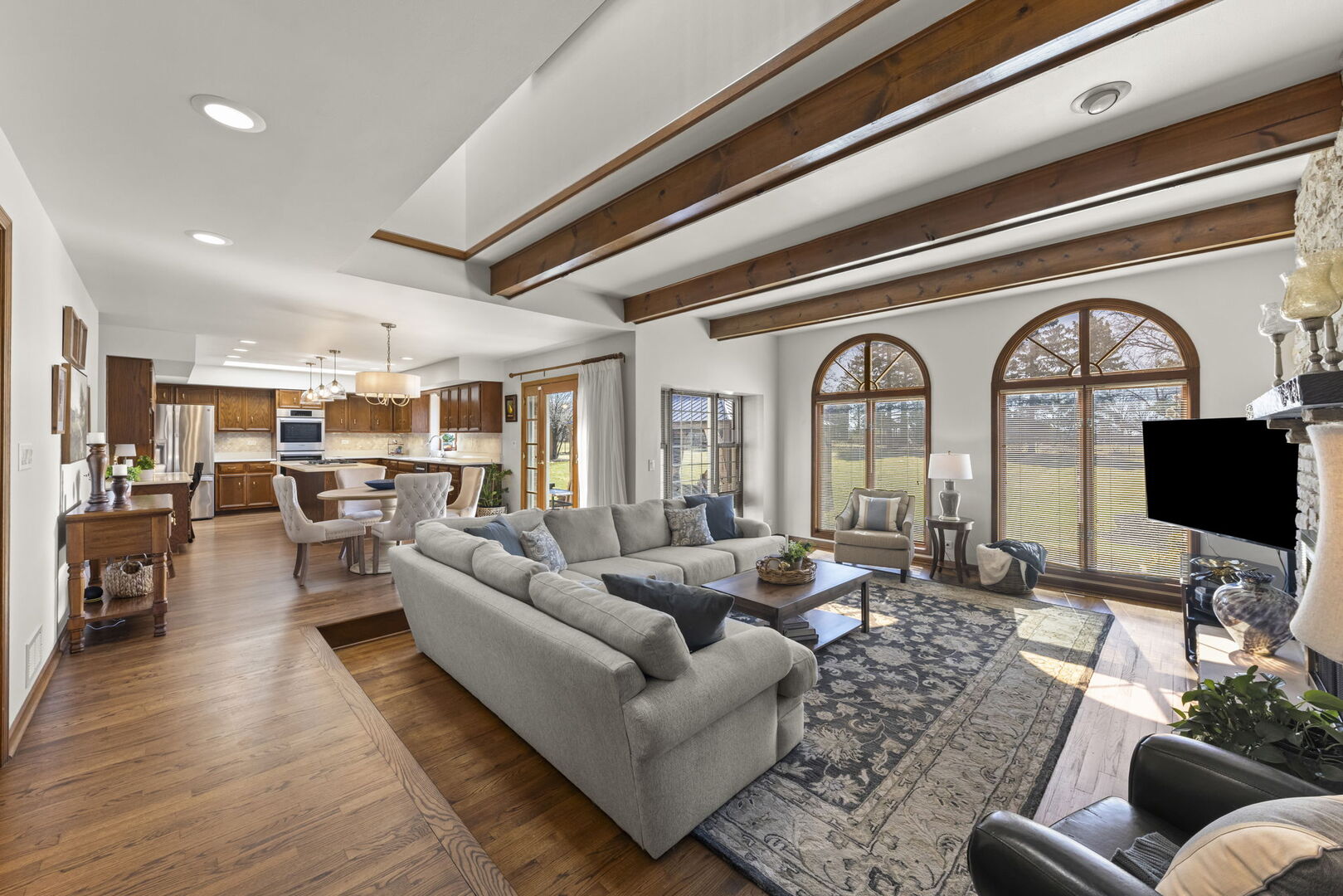 28W211 Cantigny Drive, Winfield, IL 60190