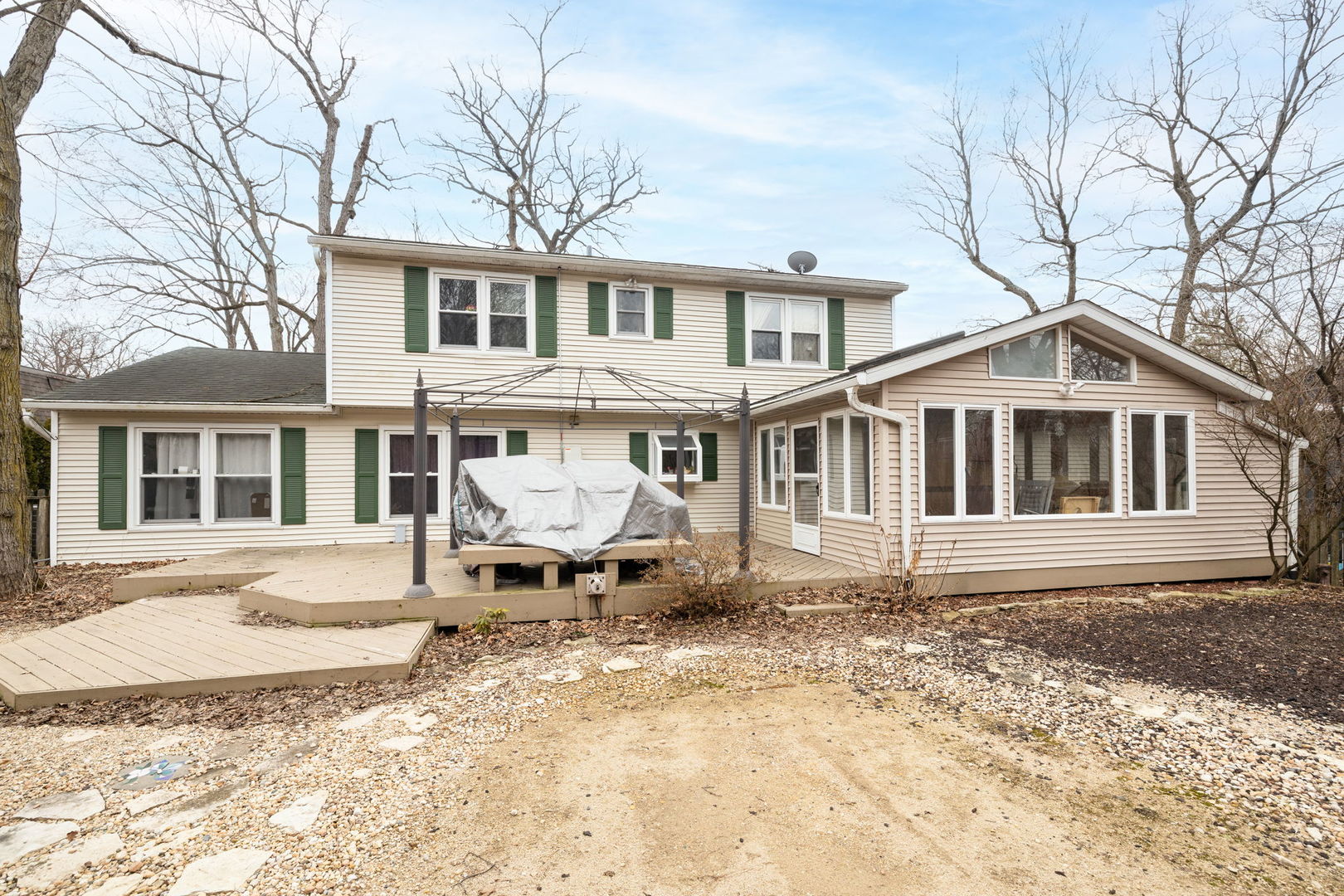 23W100 Kings Court, Glen Ellyn, IL 60137