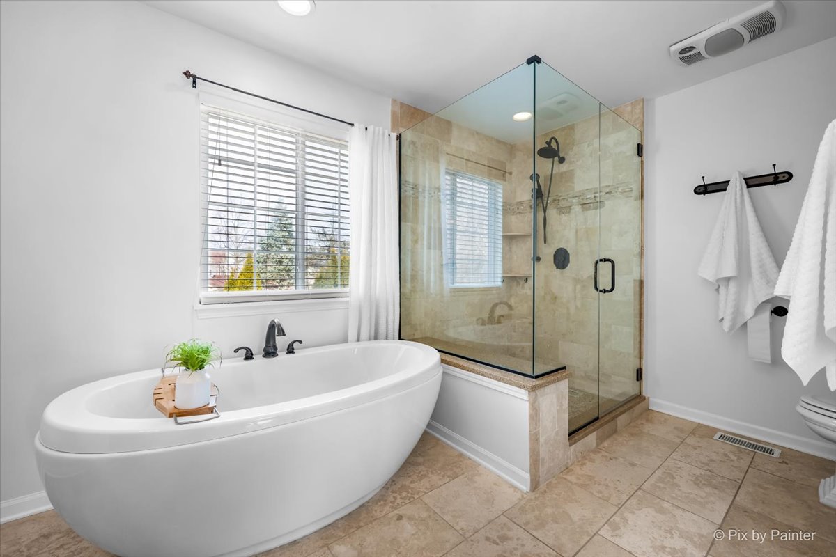 18500 W Aspen Court, Grayslake, IL 60030