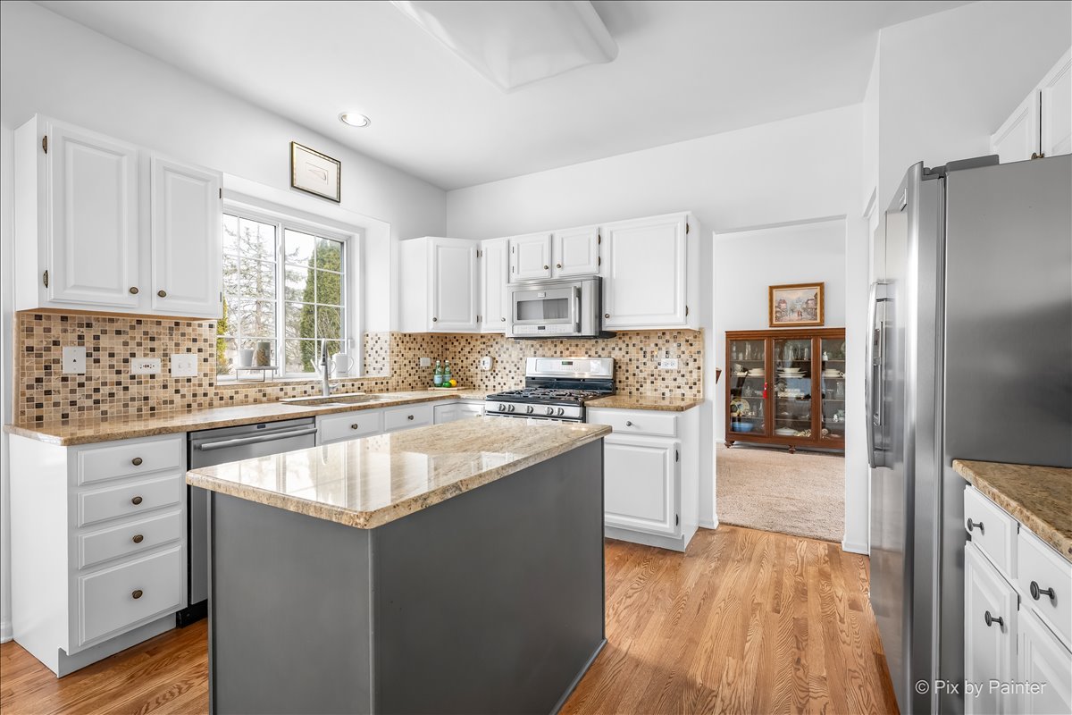 18500 W Aspen Court, Grayslake, IL 60030