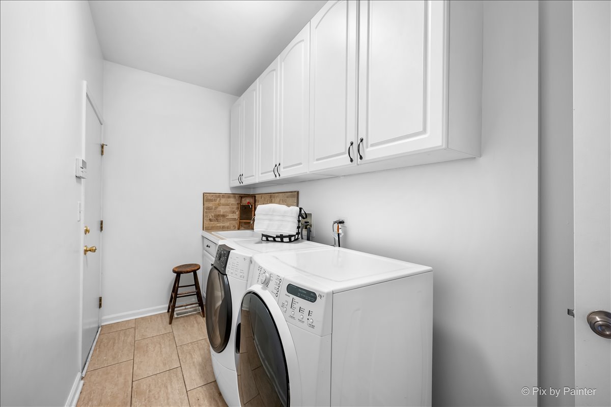 18500 W Aspen Court, Grayslake, IL 60030