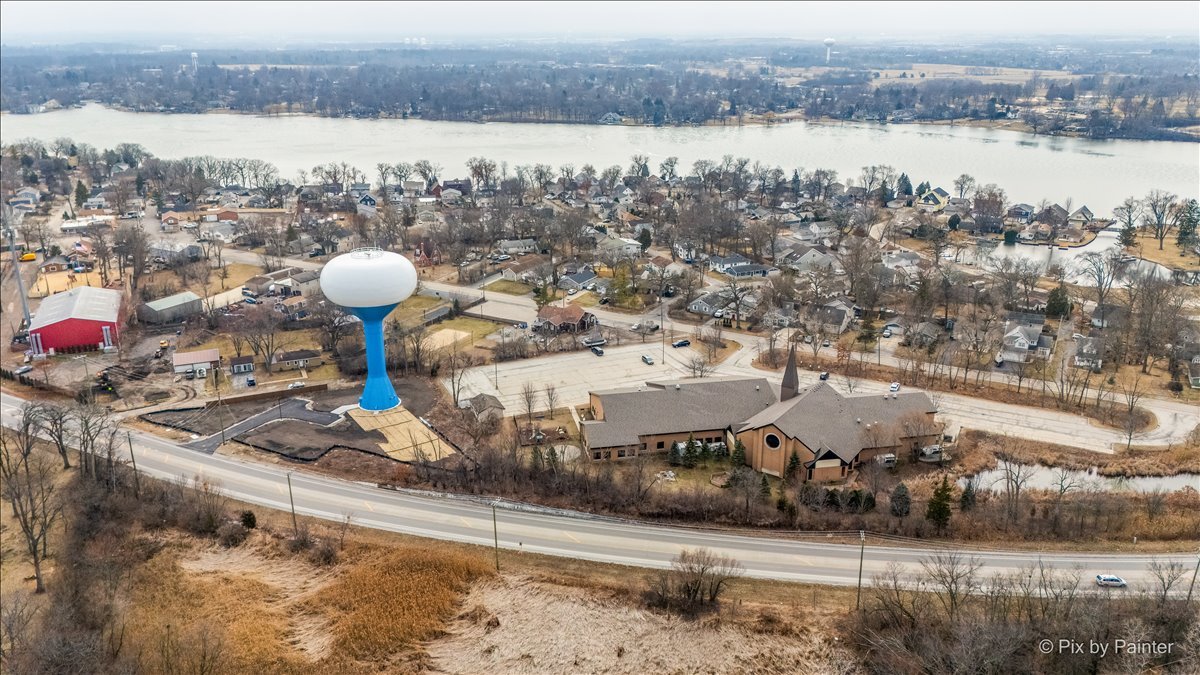 18500 W Aspen Court, Grayslake, IL 60030