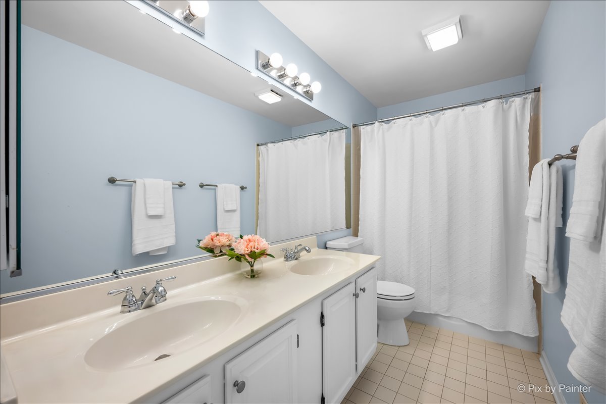 18500 W Aspen Court, Grayslake, IL 60030