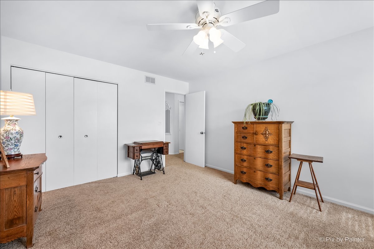 18500 W Aspen Court, Grayslake, IL 60030