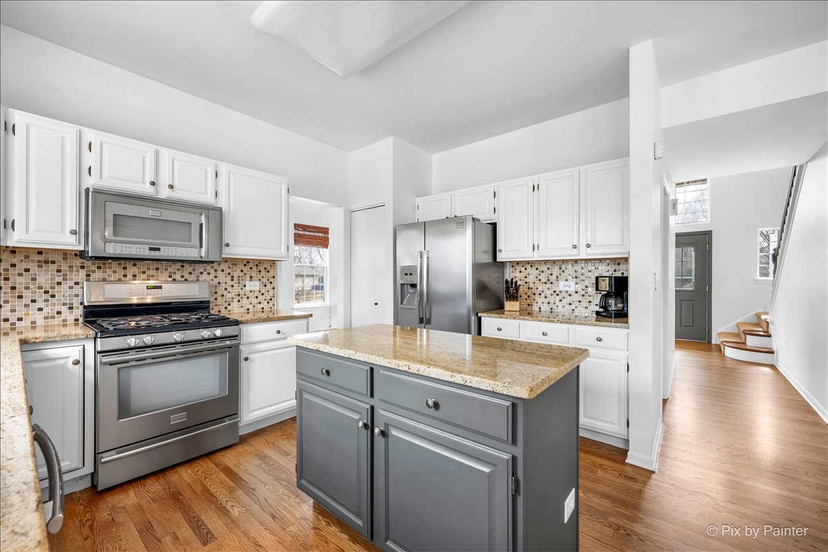 18500 W Aspen Court, Grayslake, IL 60030