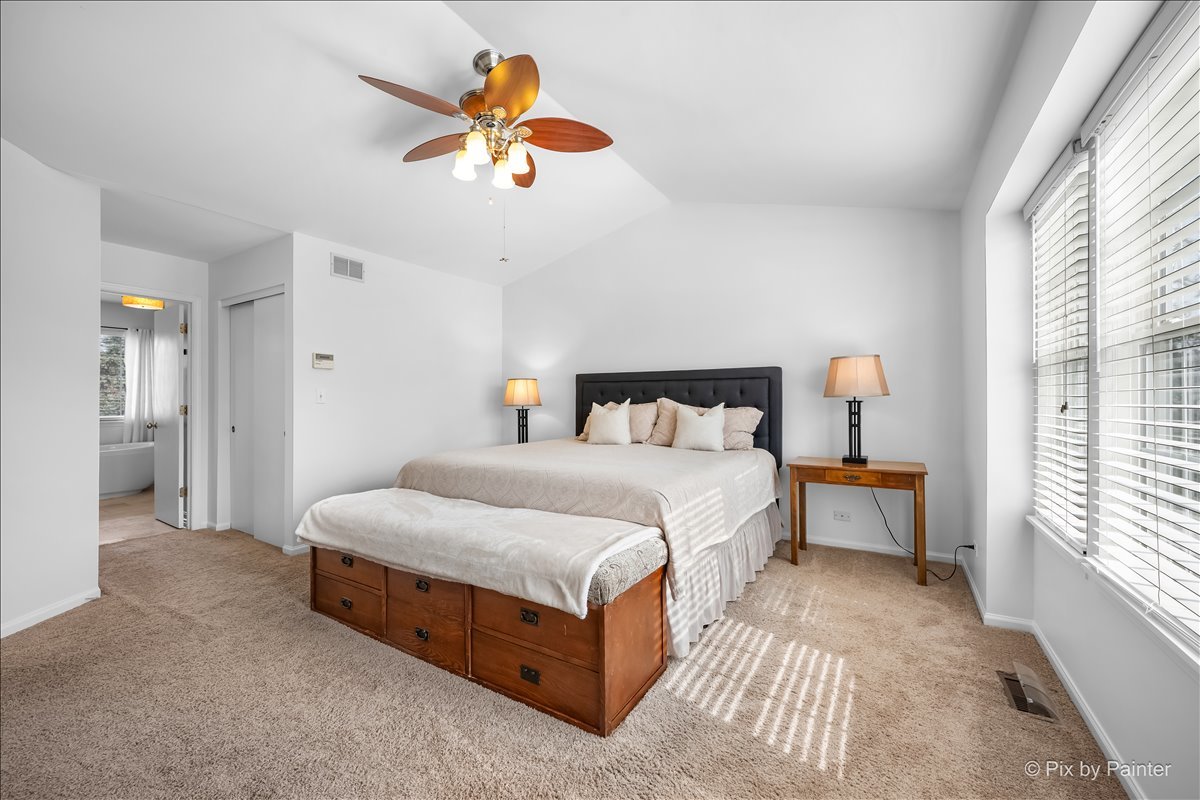 18500 W Aspen Court, Grayslake, IL 60030