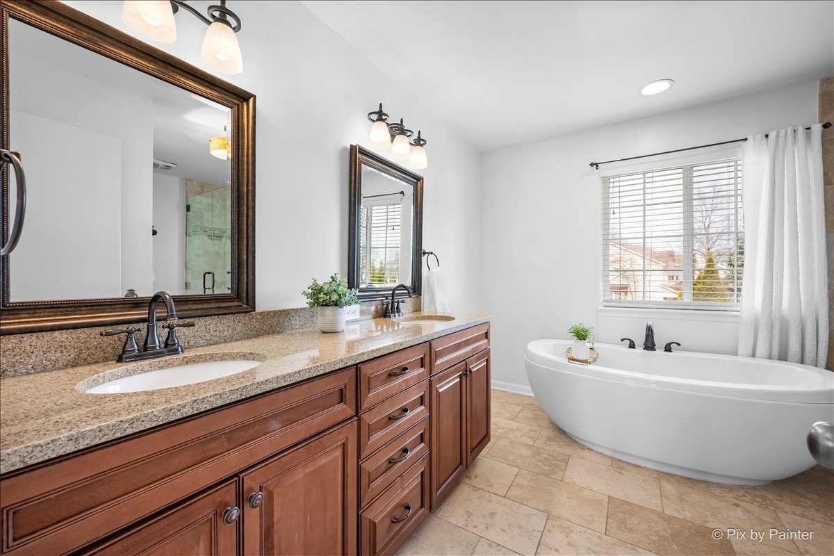 18500 W Aspen Court, Grayslake, IL 60030