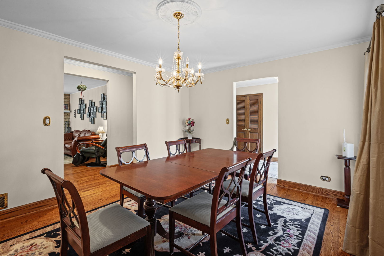 1132 Pine Tree Lane, Libertyville, IL 60048