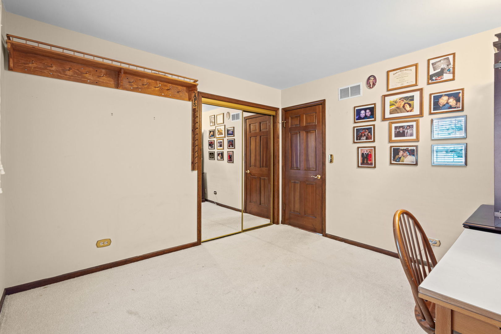 1132 Pine Tree Lane, Libertyville, IL 60048