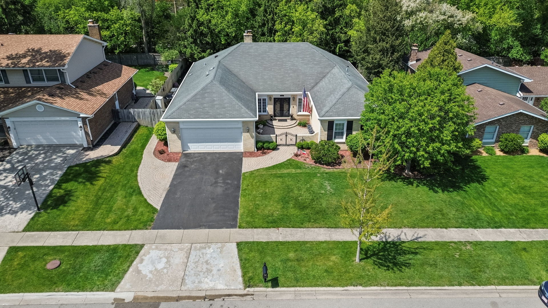 1132 Pine Tree Lane, Libertyville, IL 60048