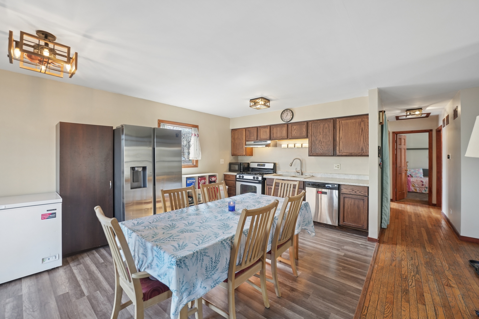 770 Birchbark Trail, Carol Stream, IL 60188