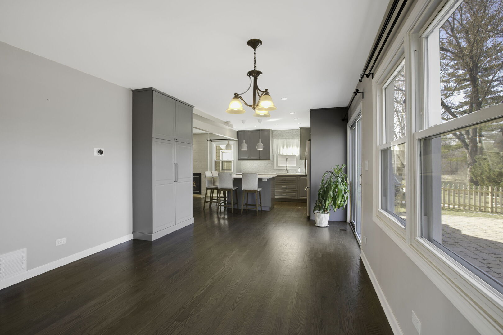 924 Shambliss Lane, Buffalo Grove, IL 60089