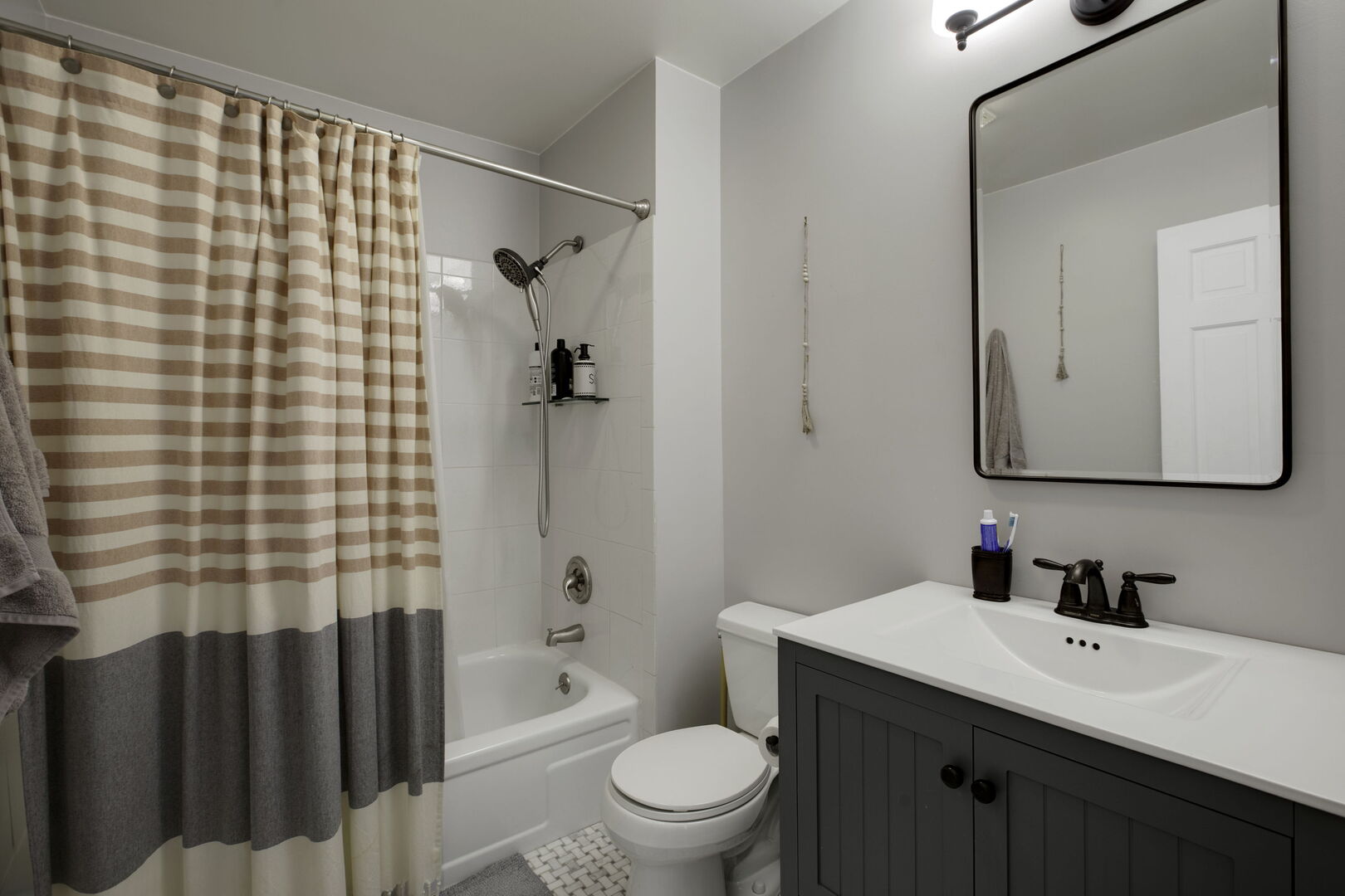 924 Shambliss Lane, Buffalo Grove, IL 60089