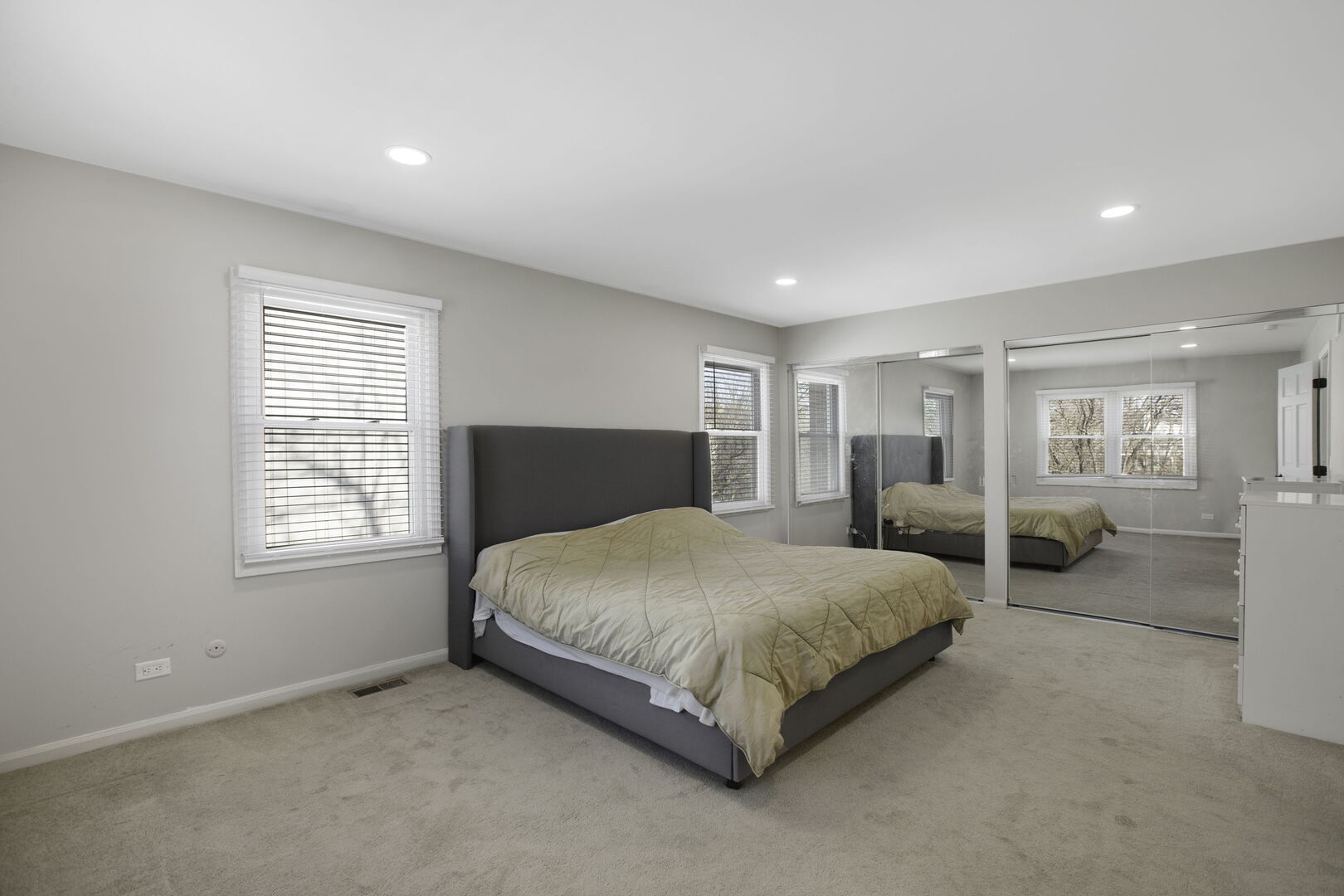 924 Shambliss Lane, Buffalo Grove, IL 60089