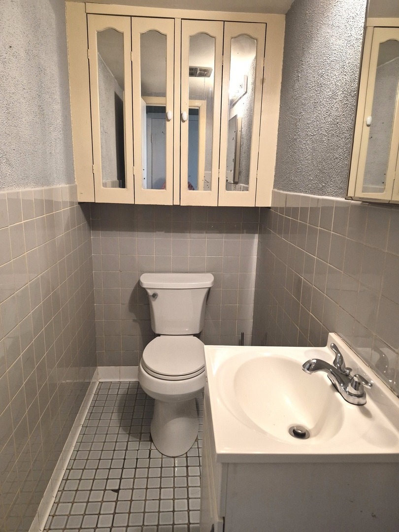 18W100 16th Street, Villa Park, IL 60181