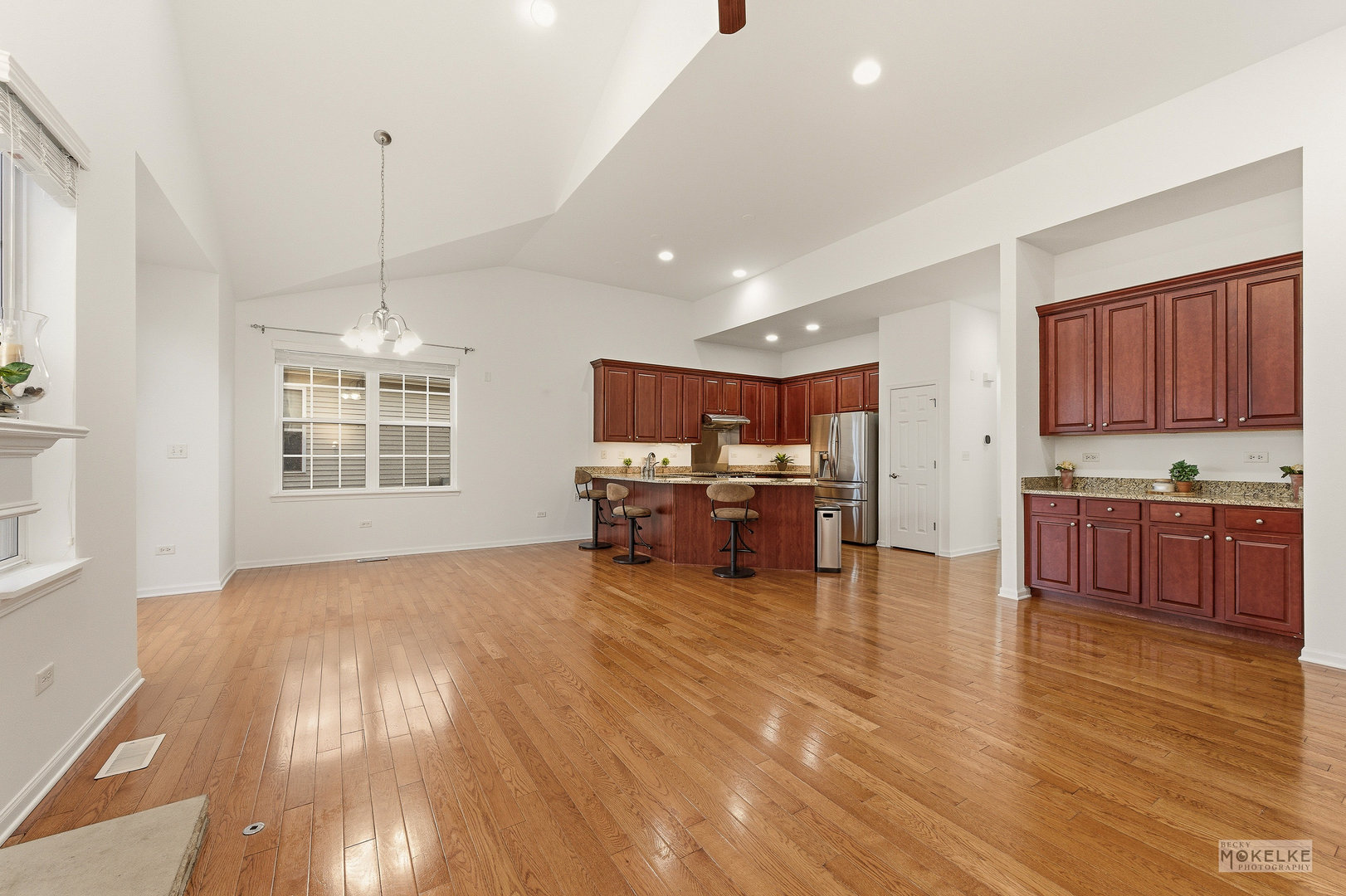 816 Colchester Drive, Oswego, IL 60543