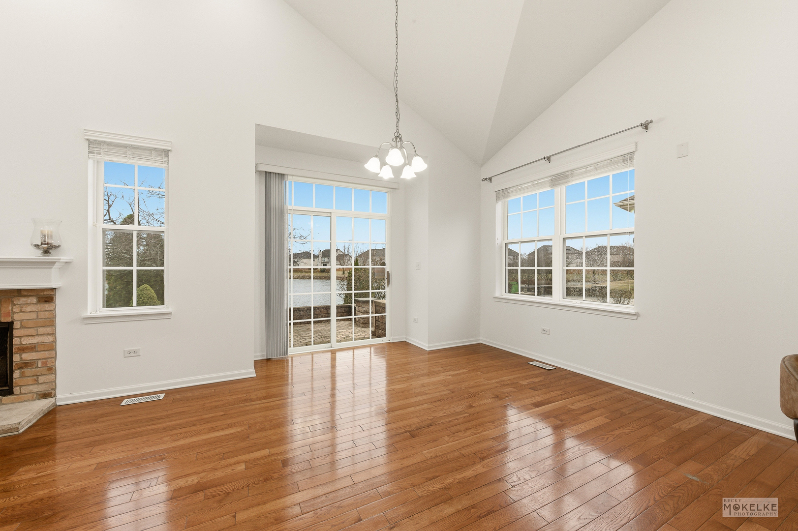 816 Colchester Drive, Oswego, IL 60543