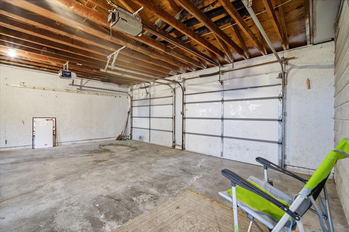 15795 E 2550 North Road, Hudson, IL 61748